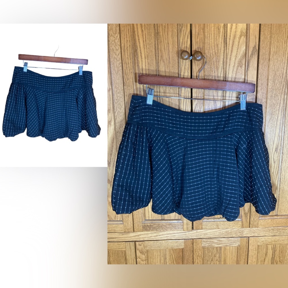 Kik Girl short goth skirt